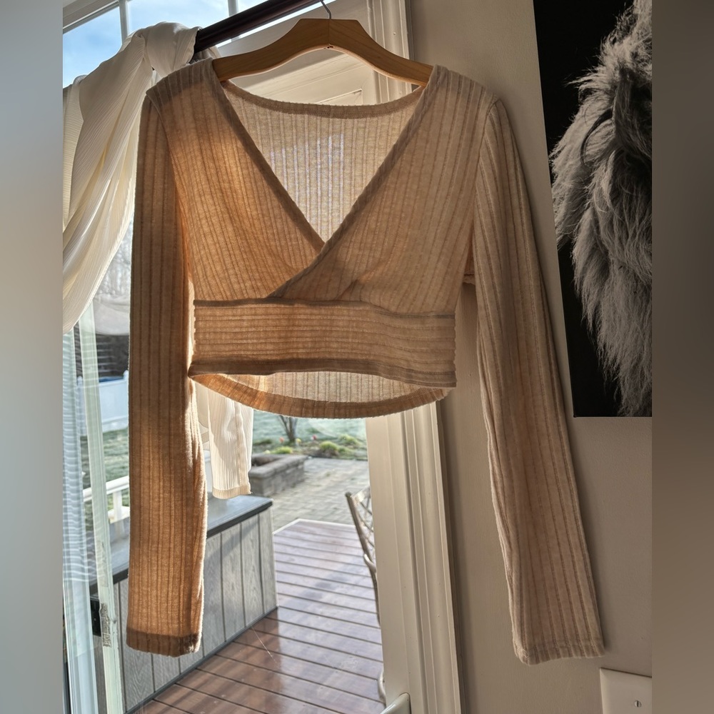 Long sleeve v neck crop top